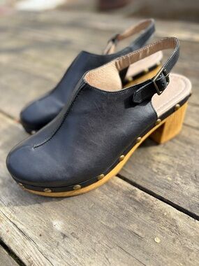 Women’s Black Ten Points Chunky Clog Heels Size 9 Stud Accents